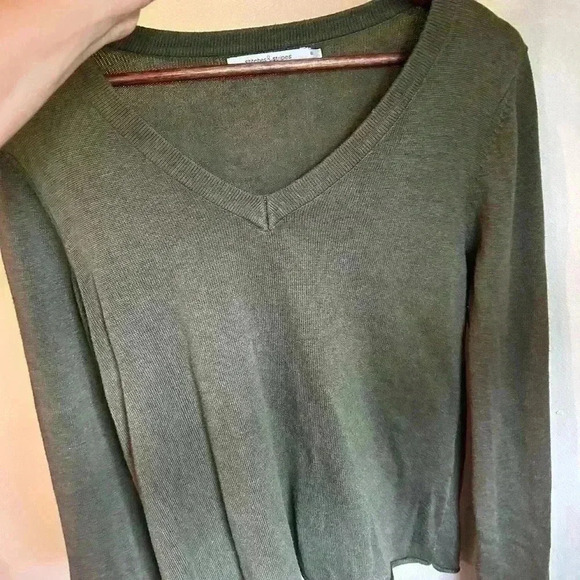 REVOLVE Stitches & Stripes Green V-‎ Sweater - Picture 4 of 5